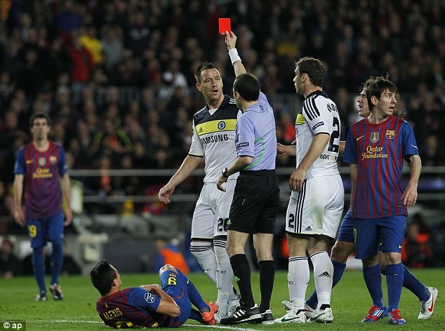 Do tấm thẻ đỏ ở trận bán kết lượt về gặp Barca, Terry bị treo giò ở Allianz Arena.